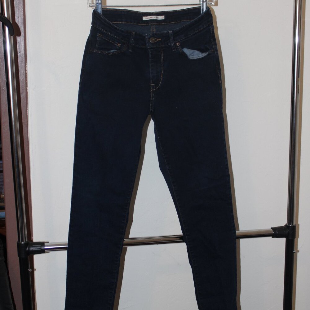 Classic Mid Rise Levi's Skinny jeans